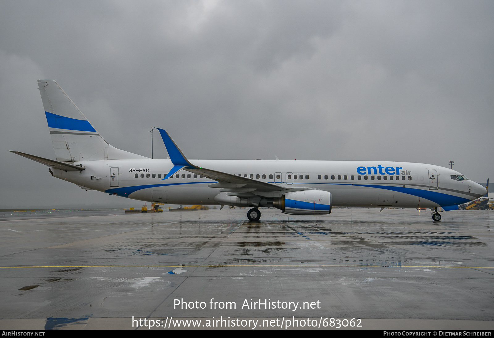 Aircraft Photo of SP-ESG | Boeing 737-8Q8 | Enter Air | AirHistory.net #683062