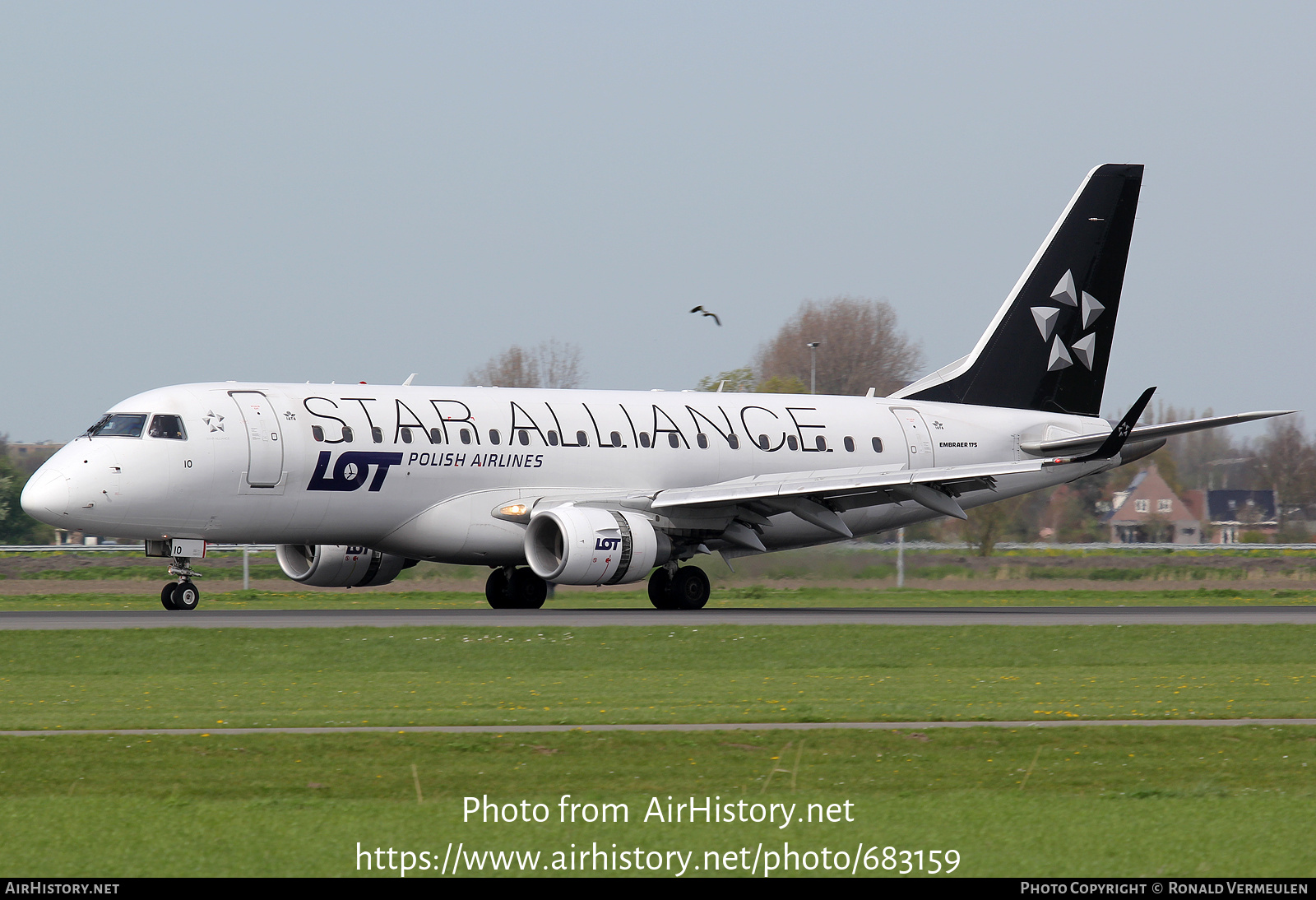 Aircraft Photo of SP-LIO | Embraer 175LR (ERJ-170-200LR) | LOT Polish Airlines - Polskie Linie Lotnicze | AirHistory.net #683159