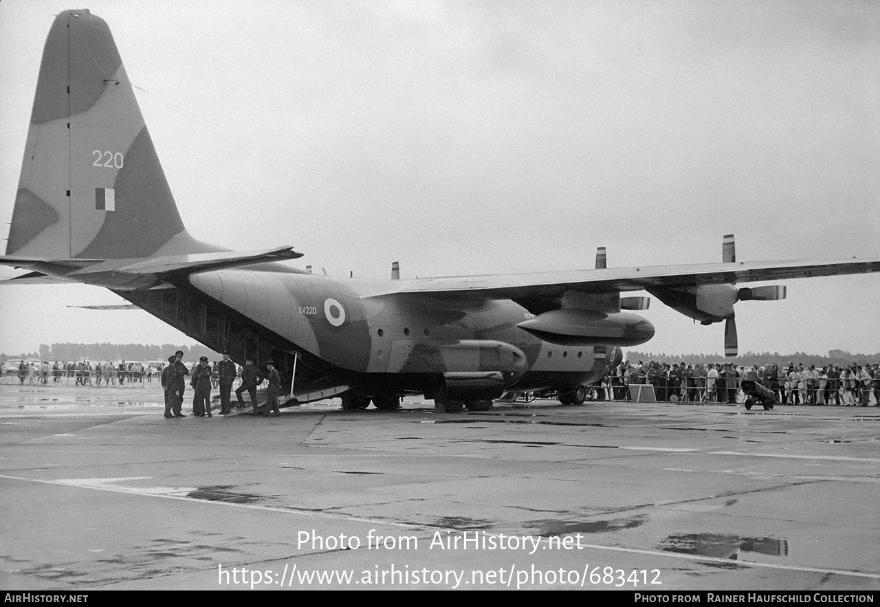 Aircraft Photo of XV220 | Lockheed C-130K Hercules C1 (L-382) | UK - Air Force | AirHistory.net #683412