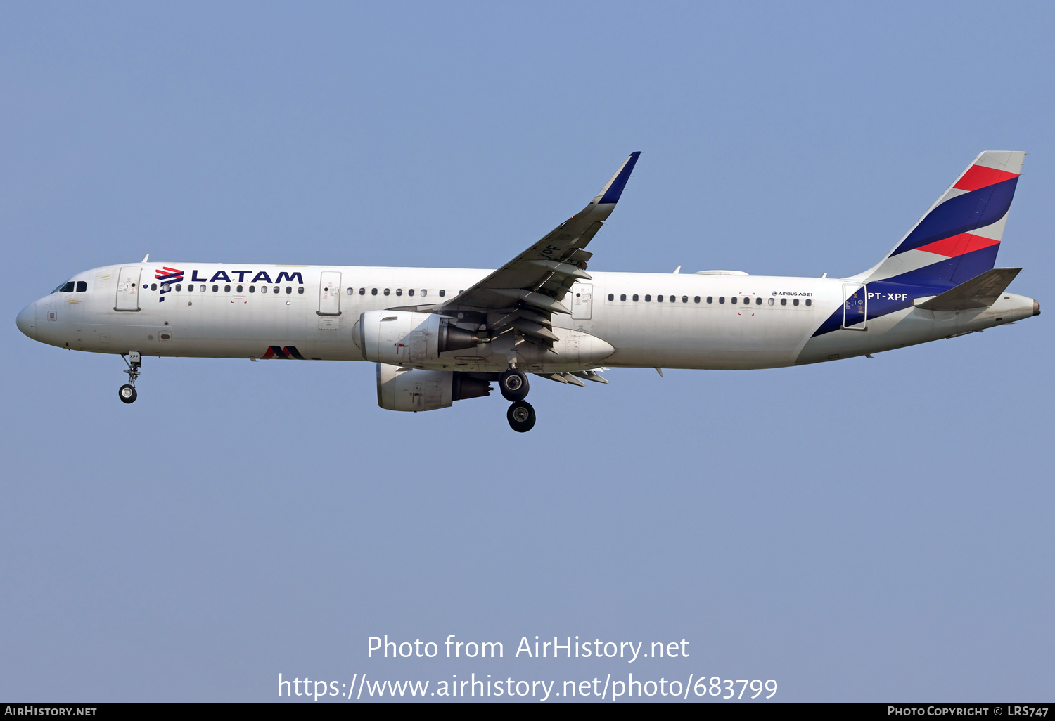 Aircraft Photo of PT-XPF | Airbus A321-211 | LATAM Airlines | AirHistory.net #683799