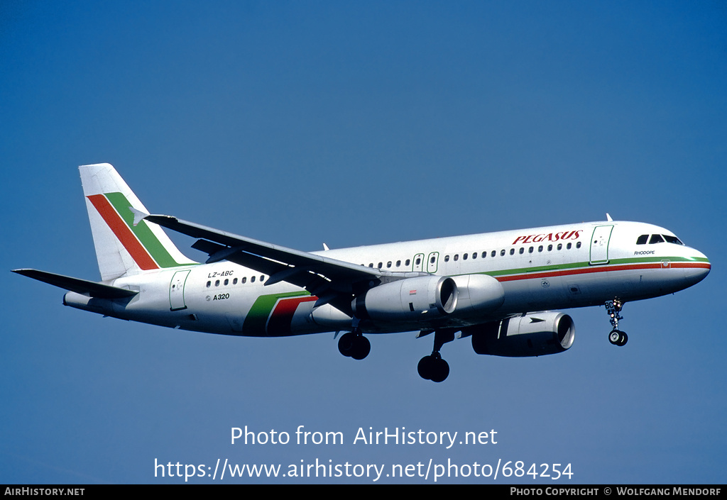 Aircraft Photo of LZ-ABC | Airbus A320-231 | Pegasus Airlines | AirHistory.net #684254