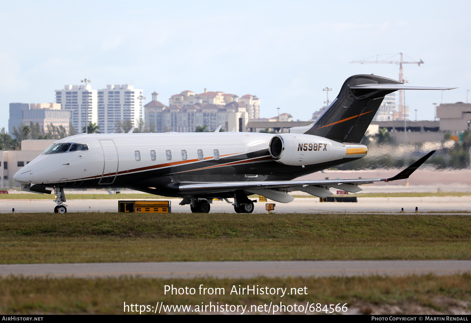 Aircraft Photo of N598FX | Bombardier Challenger 350 (BD-100-1A10) | AirHistory.net #684566
