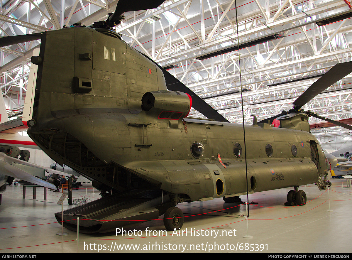 Aircraft Photo of ZA718 | Boeing Vertol Chinook HC6A | UK - Air Force | AirHistory.net #685391