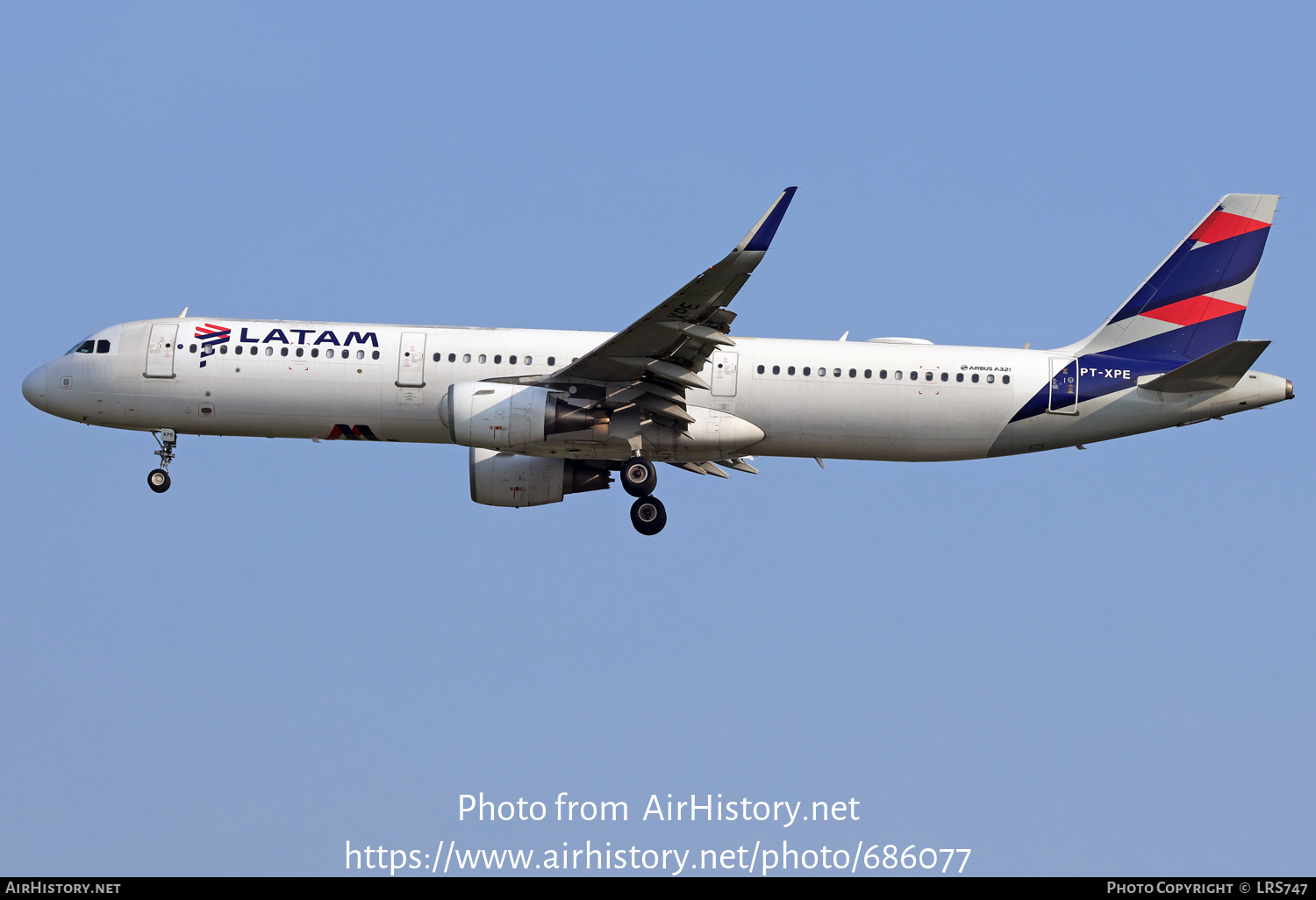 Aircraft Photo of PT-XPE | Airbus A321-211 | LATAM Airlines | AirHistory.net #686077