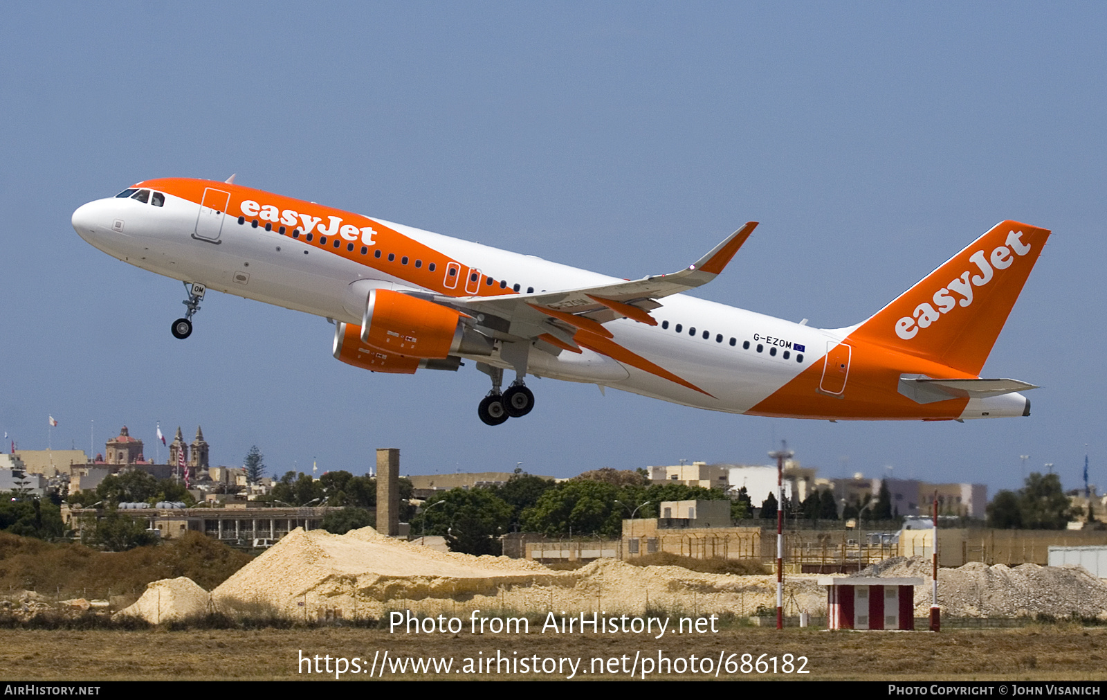 Aircraft Photo of G-EZOM | Airbus A320-214 | EasyJet | AirHistory.net #686182