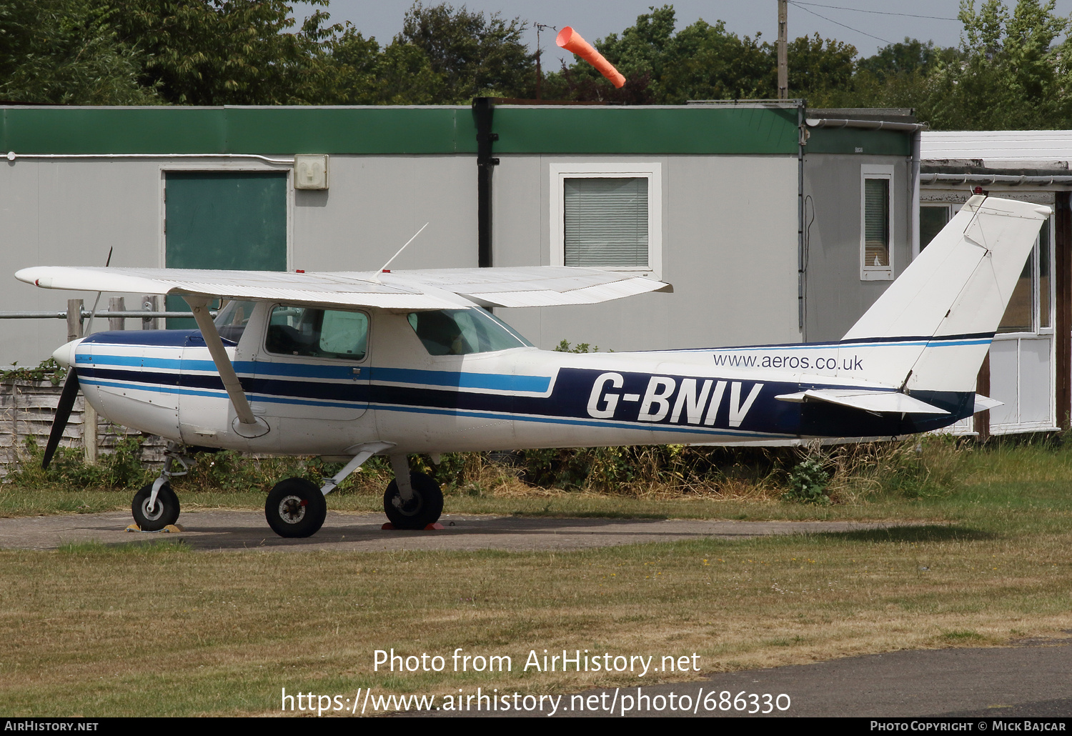 Aircraft Photo of G-BNIV | Cessna 152 | Aeros | AirHistory.net #686330