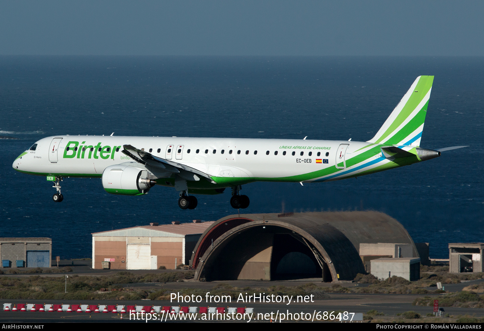 Aircraft Photo of EC-OEB / 19020117 | Embraer 195-E2 (ERJ-190-400) | Binter Canarias | AirHistory.net #686487