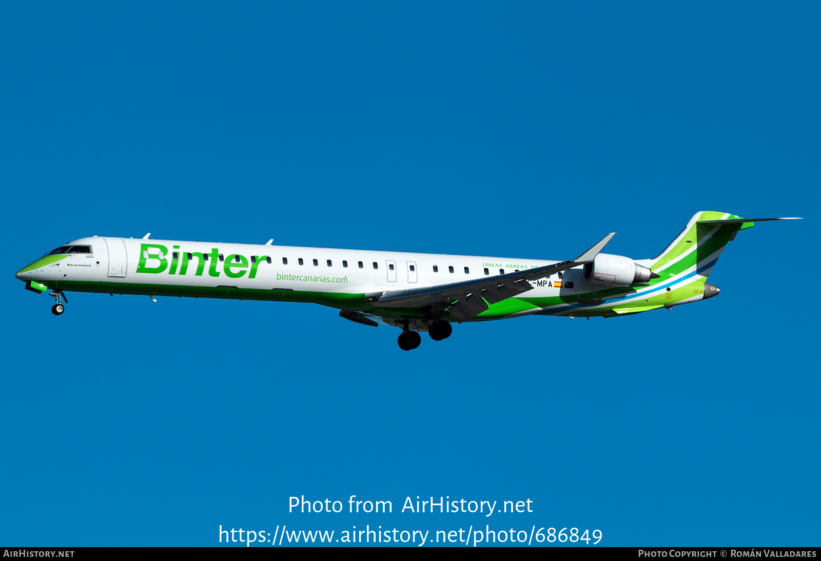 Aircraft Photo of EC-MPA | Bombardier CRJ-1000 (CL-600-2E25) | Binter Canarias | AirHistory.net #686849