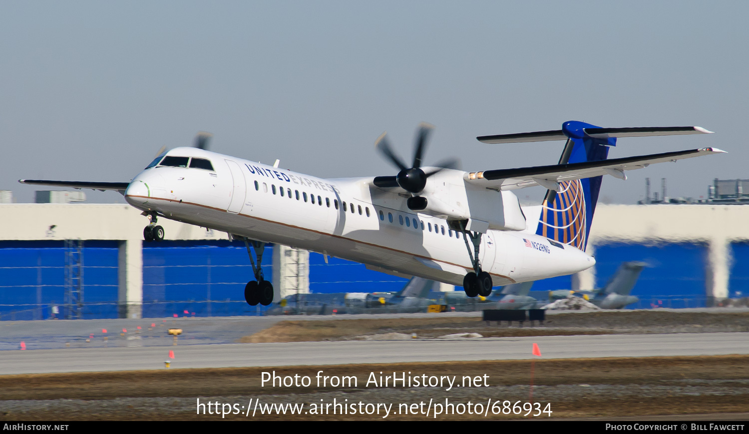 Aircraft Photo of N328NG | Bombardier DHC-8-402 Dash 8 | United Express | AirHistory.net #686934