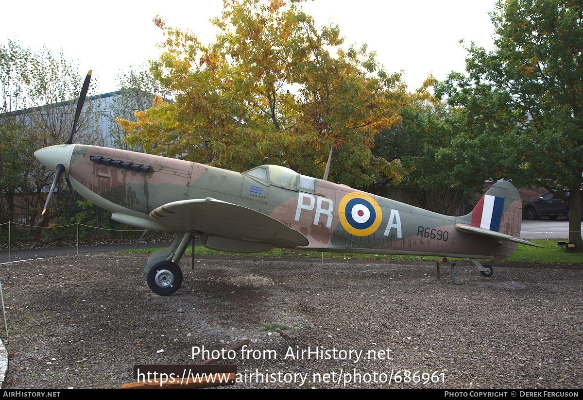 Aircraft Photo of R6690 | Supermarine Spitfire (model) | UK - Air Force | AirHistory.net #686961