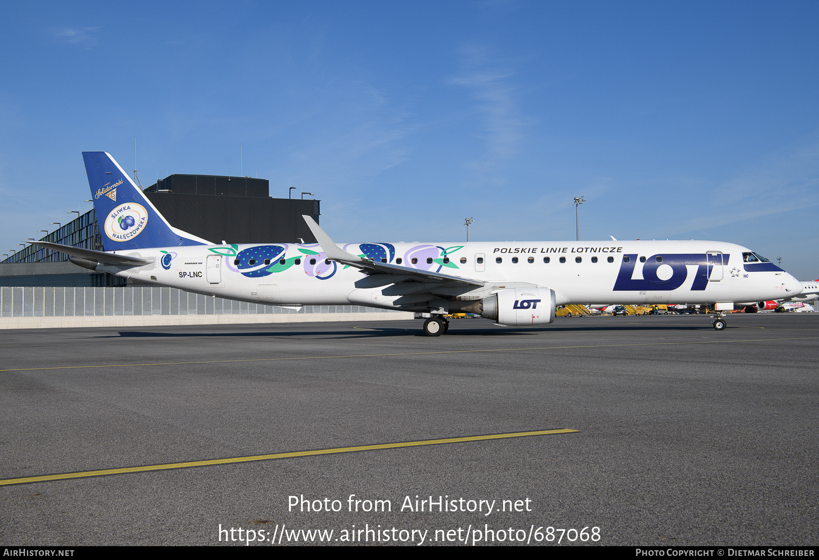 Aircraft Photo of SP-LNC | Embraer 195LR (ERJ-190-200LR) | LOT Polish Airlines - Polskie Linie Lotnicze | AirHistory.net #687068