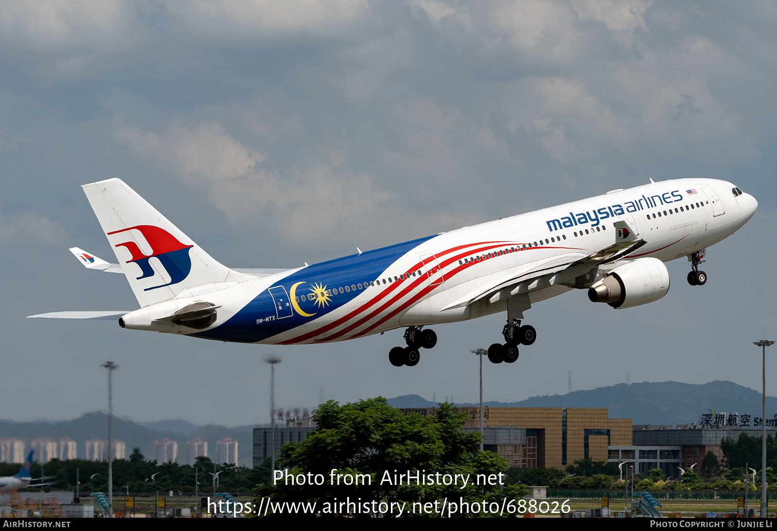 Aircraft Photo of 9M-MTX | Airbus A330-223 | Malaysia Airlines | AirHistory.net #688026