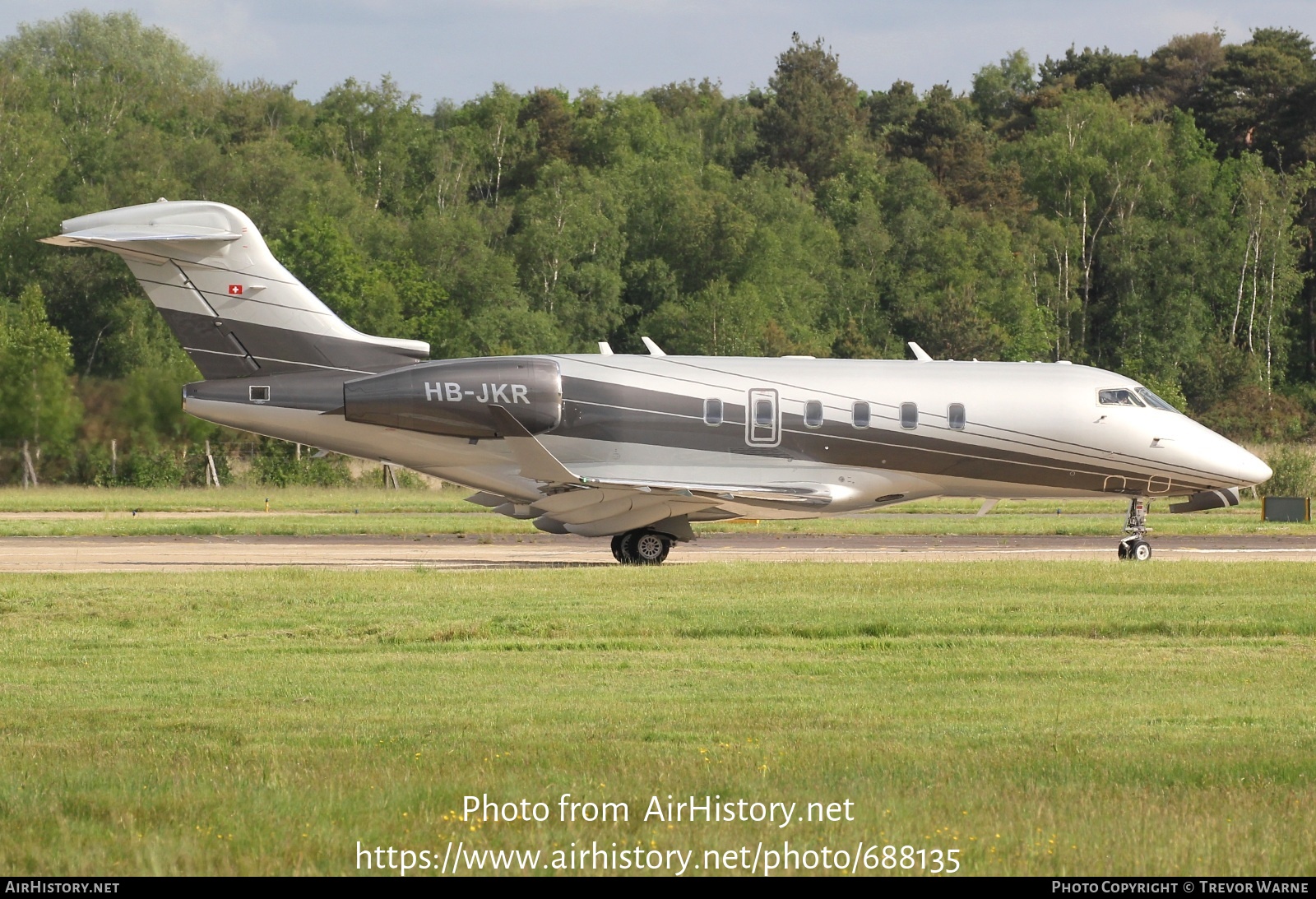 Aircraft Photo of HB-JKR | Bombardier Challenger 350 (BD-100-1A10) | AirHistory.net #688135