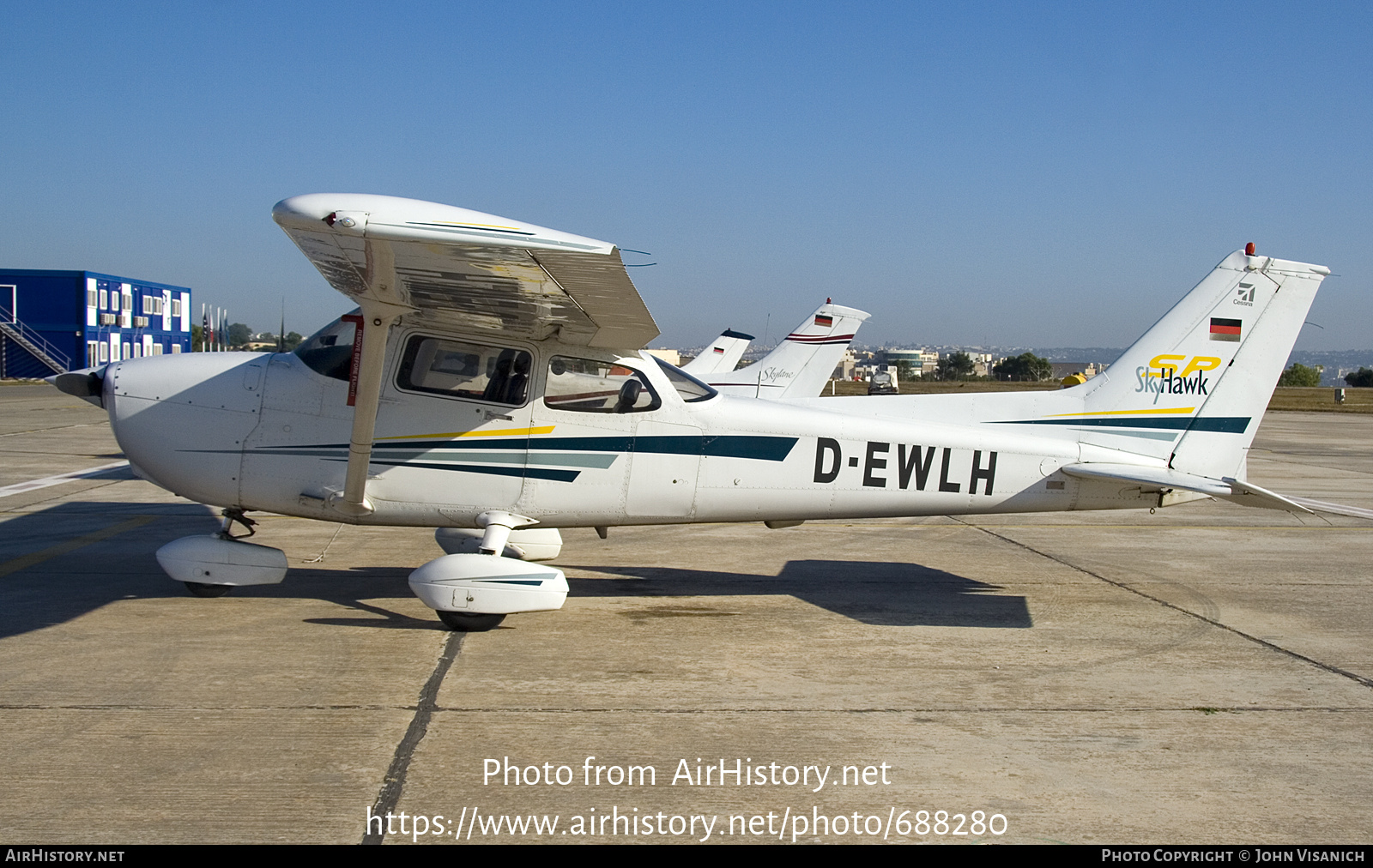 Aircraft Photo of D-EWLH | Cessna 172S Skyhawk SP | AirHistory.net #688280