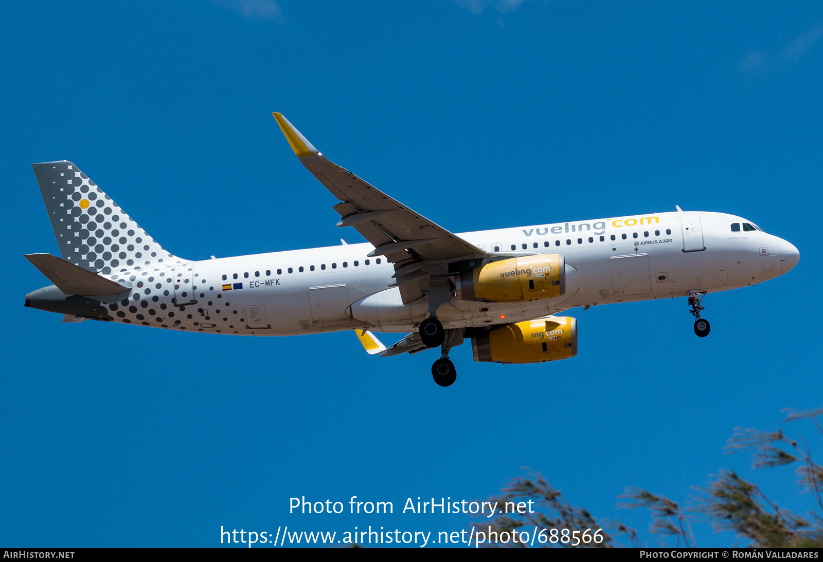 Aircraft Photo of EC-MFK | Airbus A320-232 | Vueling Airlines | AirHistory.net #688566