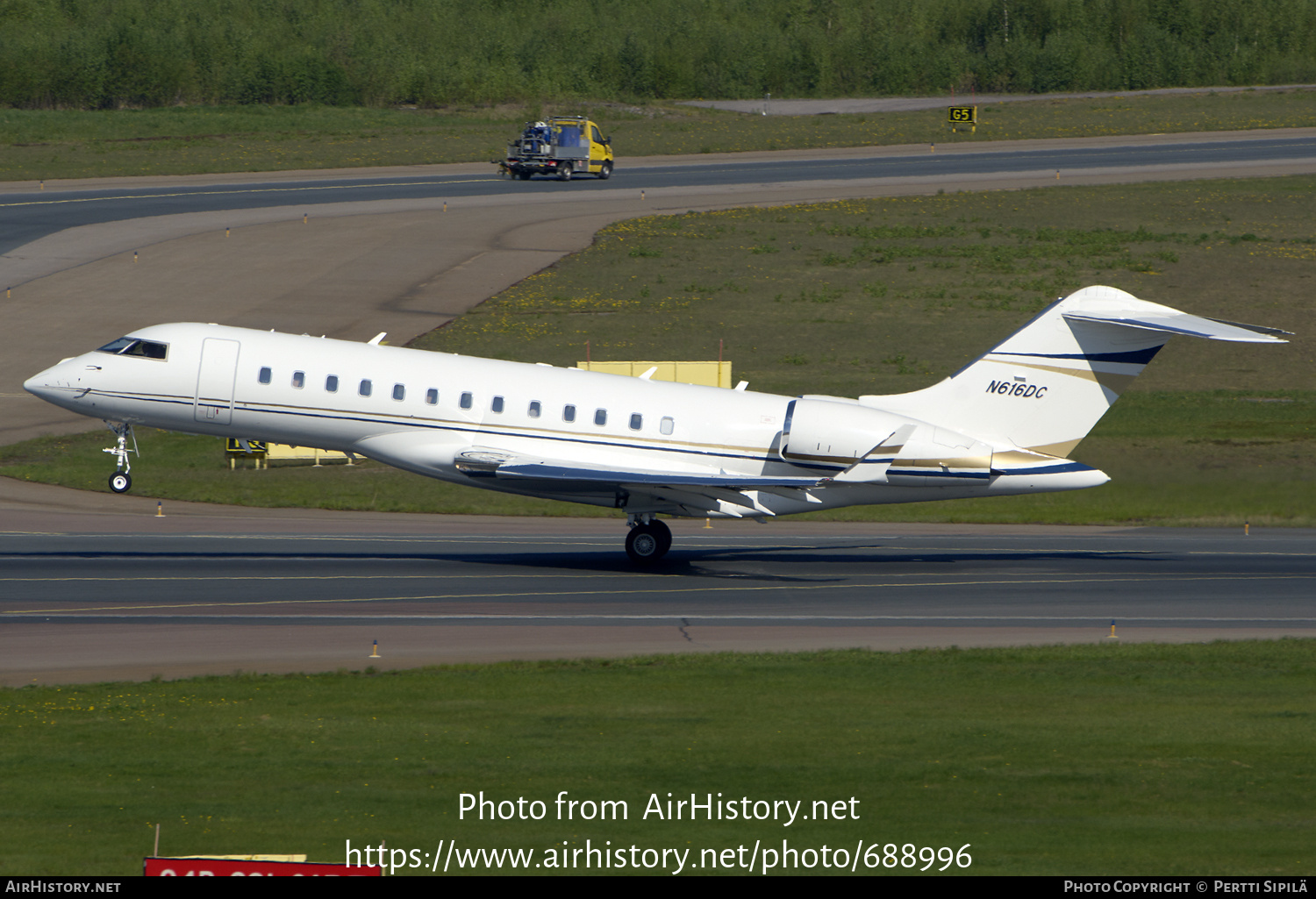 Aircraft Photo of N616DC | Bombardier Global Express XRS (BD-700-1A10) | AirHistory.net #688996