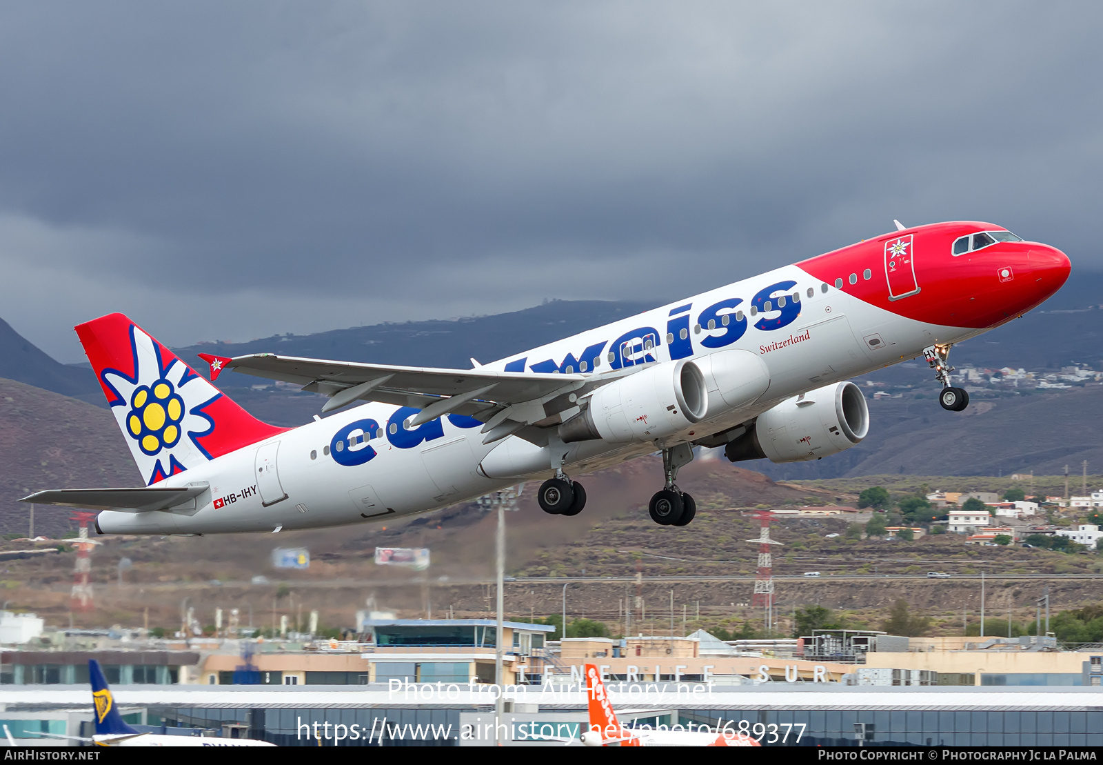 Aircraft Photo of HB-IHY | Airbus A320-214 | Edelweiss Air | AirHistory.net #689377