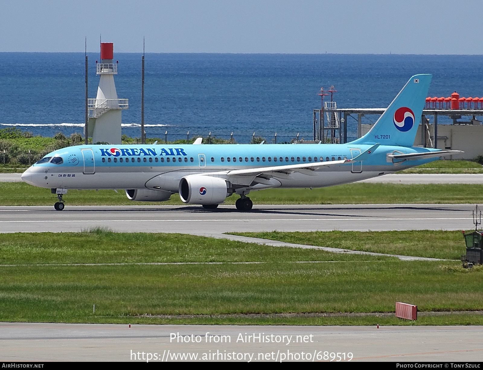 Aircraft Photo of HL7201 | Bombardier CSeries CS300 (BD-500-1A11) | Korean Air | AirHistory.net #689519