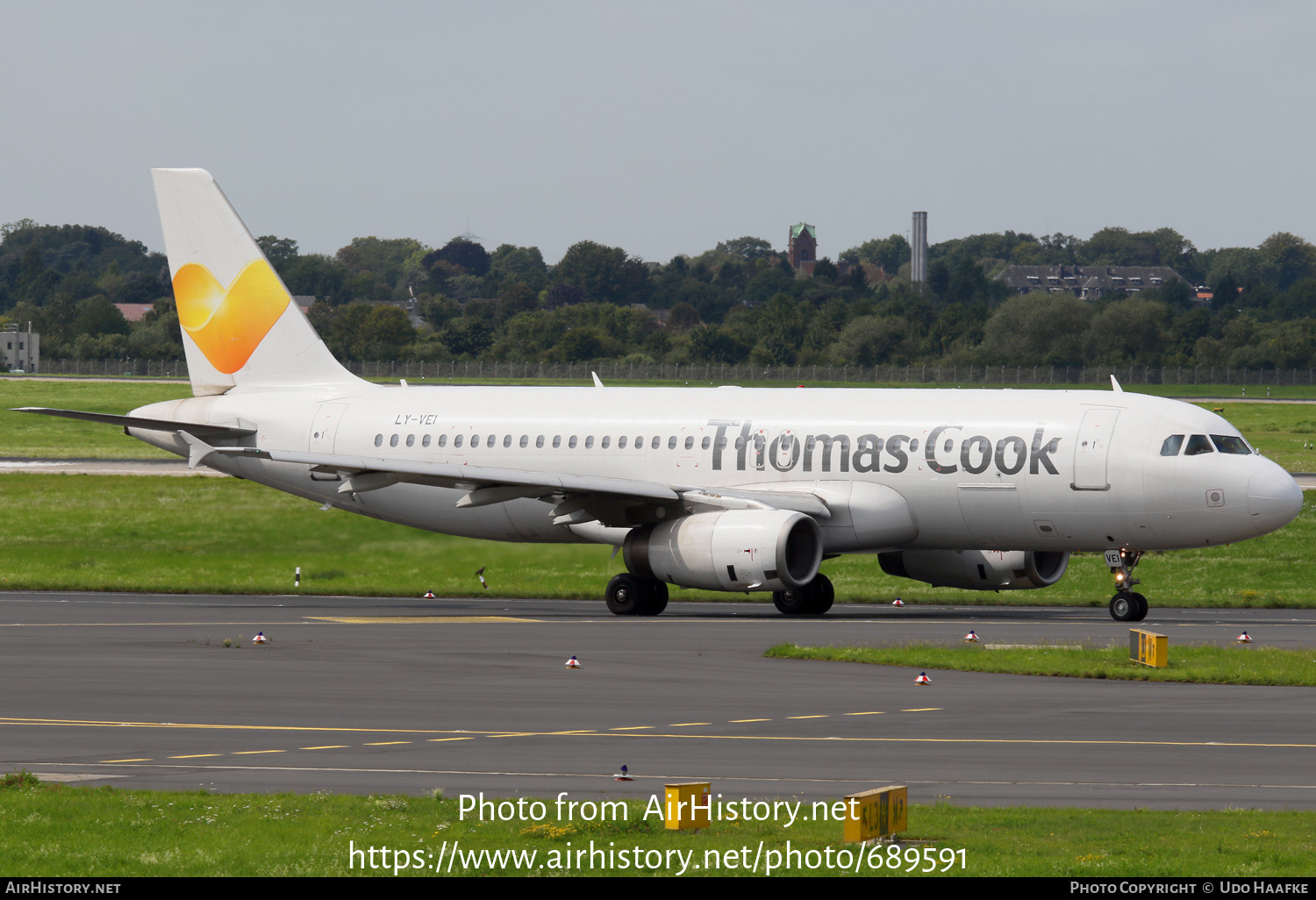 Aircraft Photo of LY-VEI | Airbus A320-233 | Thomas Cook Airlines | AirHistory.net #689591