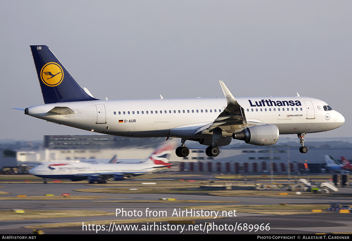 Aircraft Photo of D-AIUR | Airbus A320-214 | Lufthansa | AirHistory.net #689966
