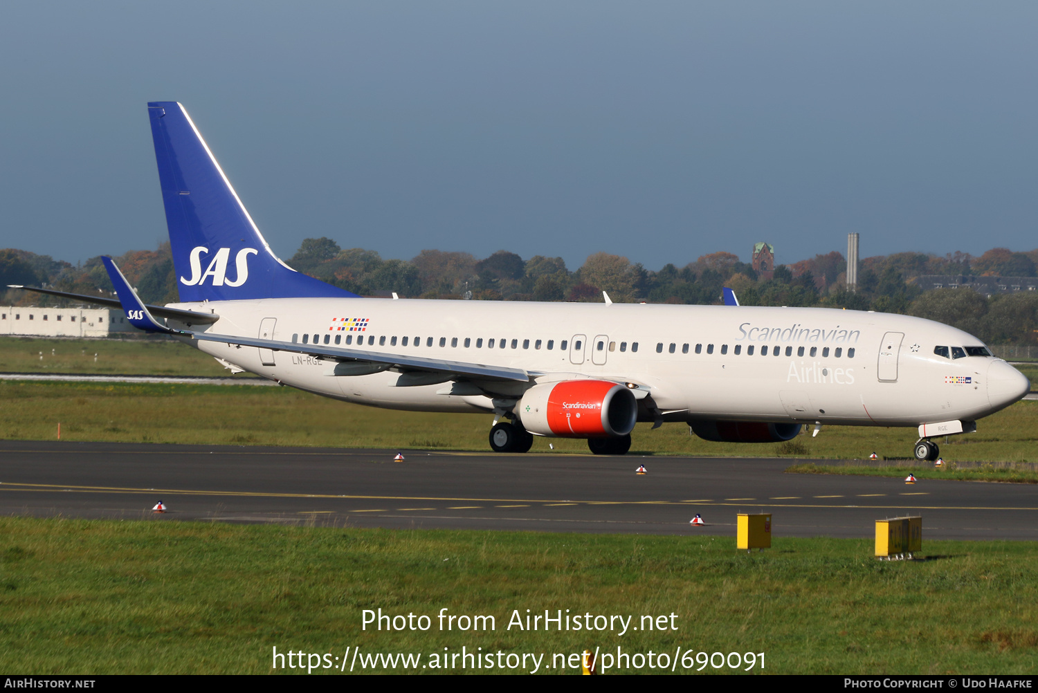 Aircraft Photo of LN-RGE | Boeing 737-86N | Scandinavian Airlines - SAS | AirHistory.net #690091