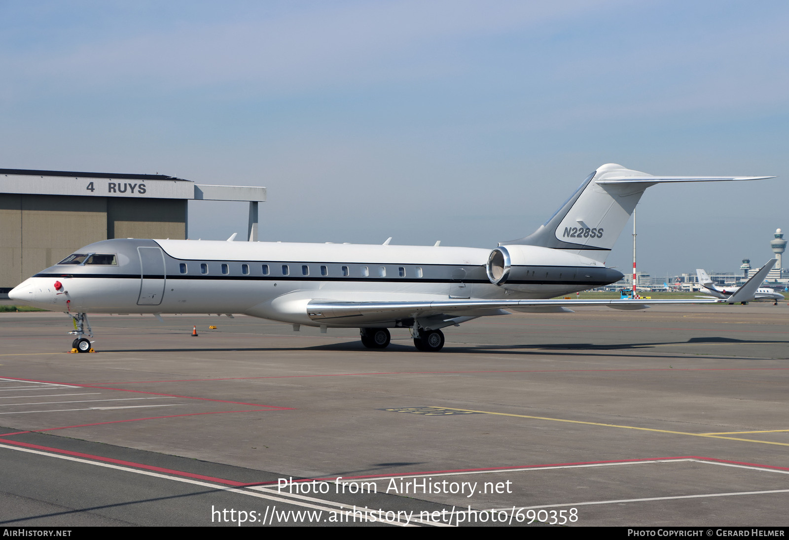 Aircraft Photo of N228SS | Bombardier Global Express (BD-700-1A10) | AirHistory.net #690358