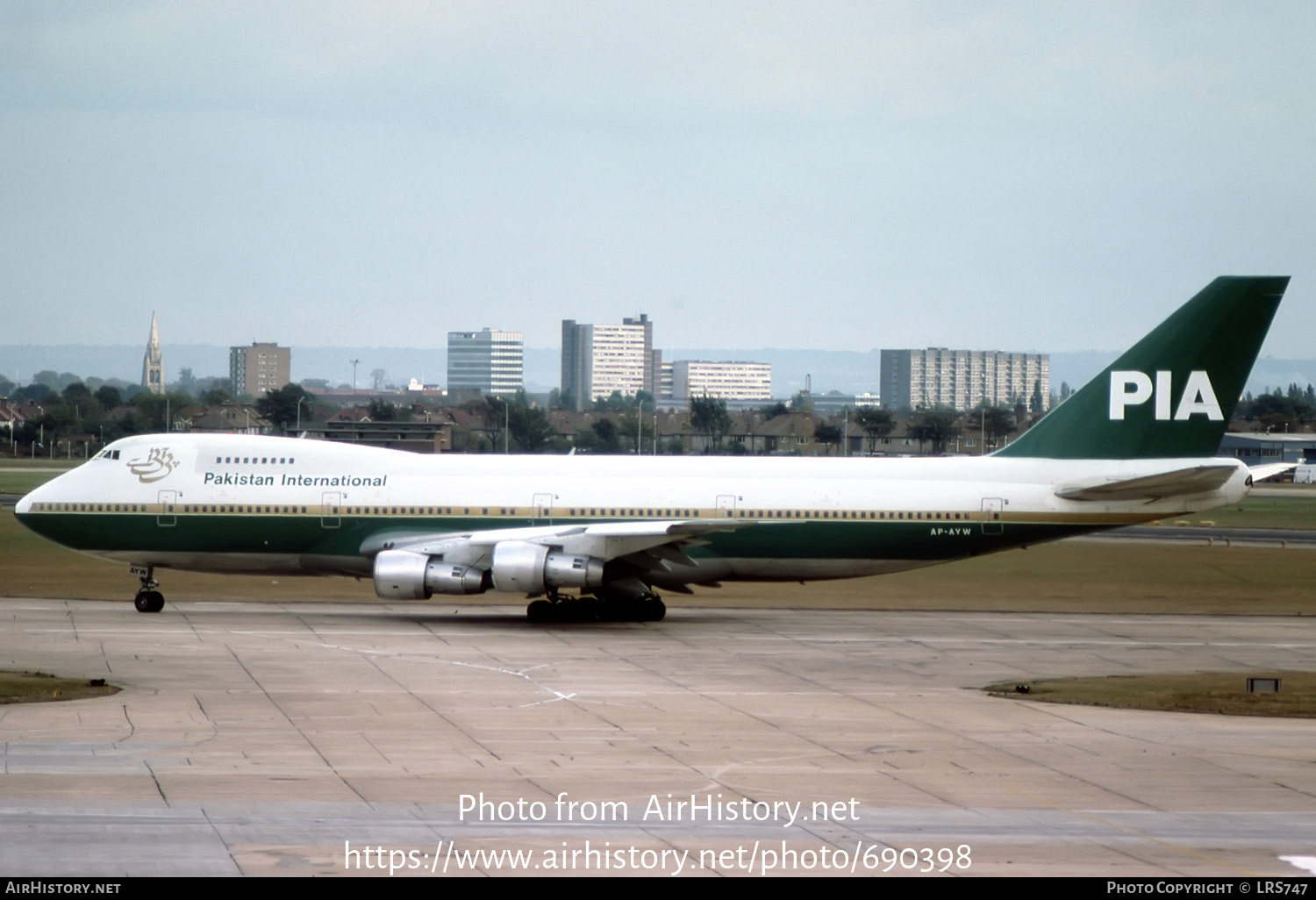 Aircraft Photo of AP-AYW | Boeing 747-282B | Pakistan International Airlines - PIA | AirHistory.net #690398
