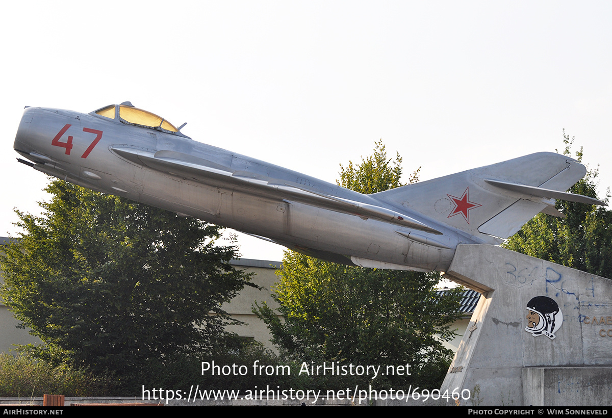 Aircraft Photo of 47 red | Mikoyan-Gurevich MiG-17F | Soviet Union - Air Force | AirHistory.net #690460