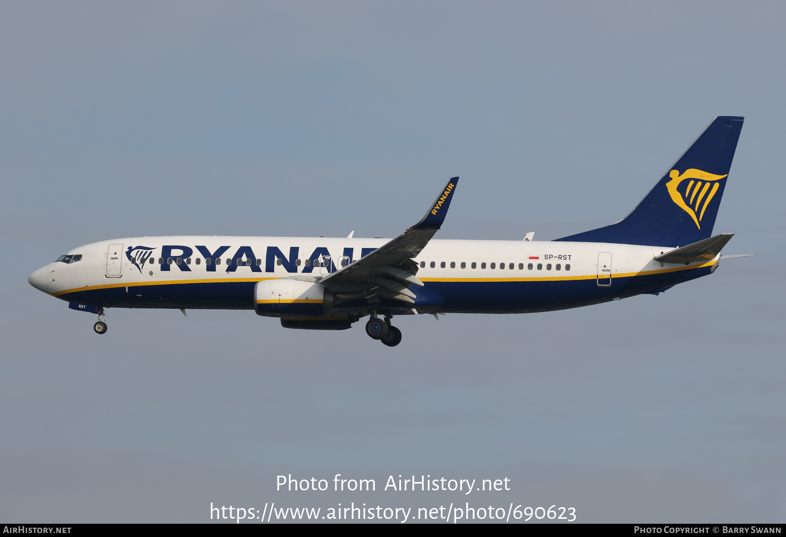 Aircraft Photo of SP-RST | Boeing 737-800 | Ryanair | AirHistory.net #690623