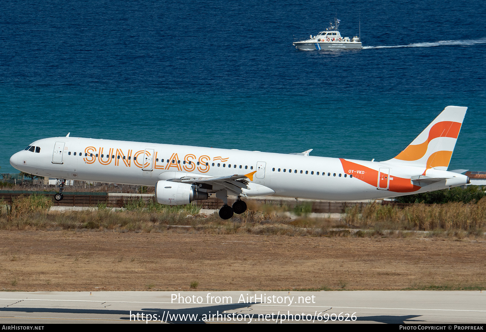 Aircraft Photo of OY-VKD | Airbus A321-211 | Sunclass Airlines | AirHistory.net #690626