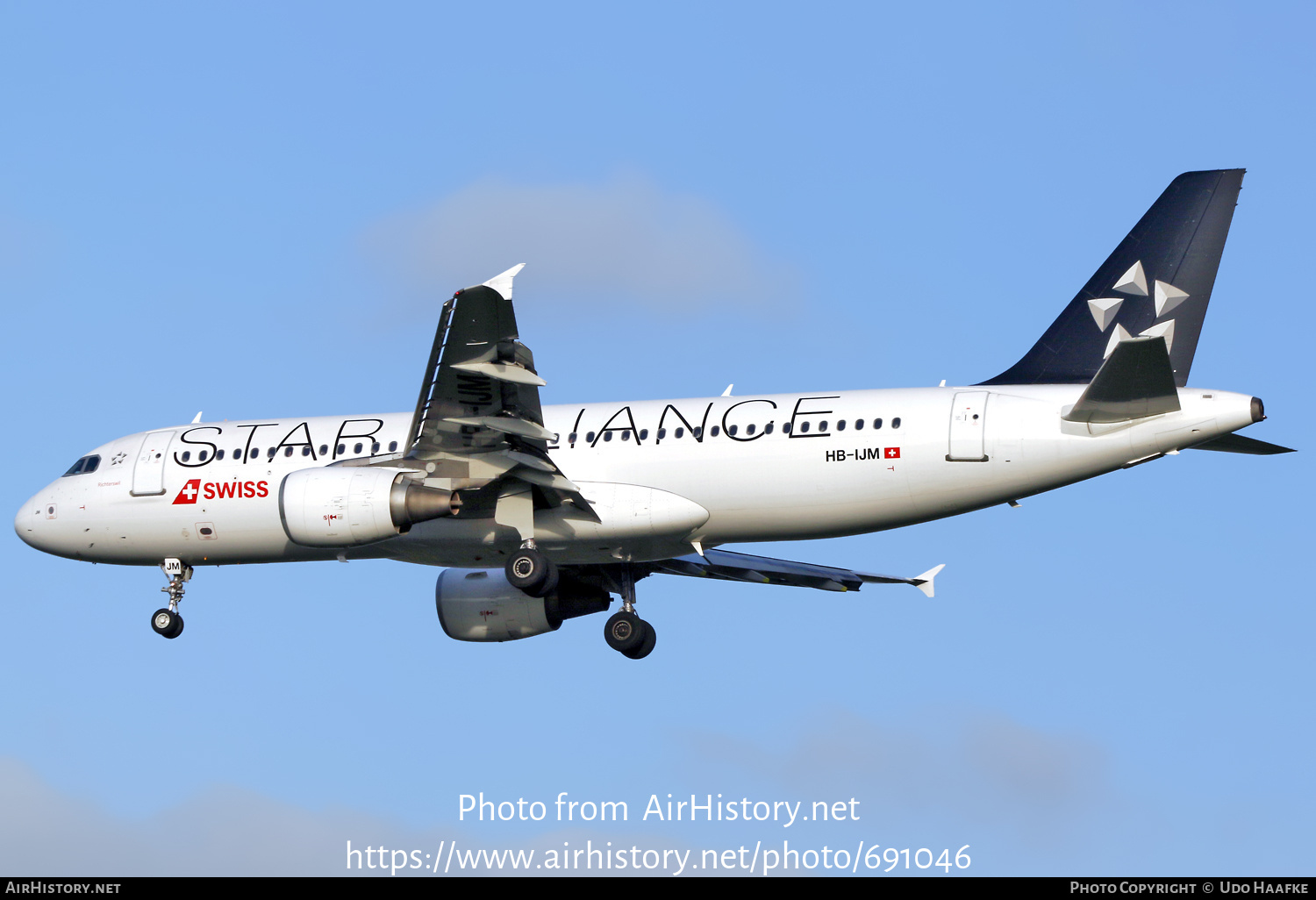 Aircraft Photo of HB-IJM | Airbus A320-214 | Swiss International Air Lines | AirHistory.net #691046