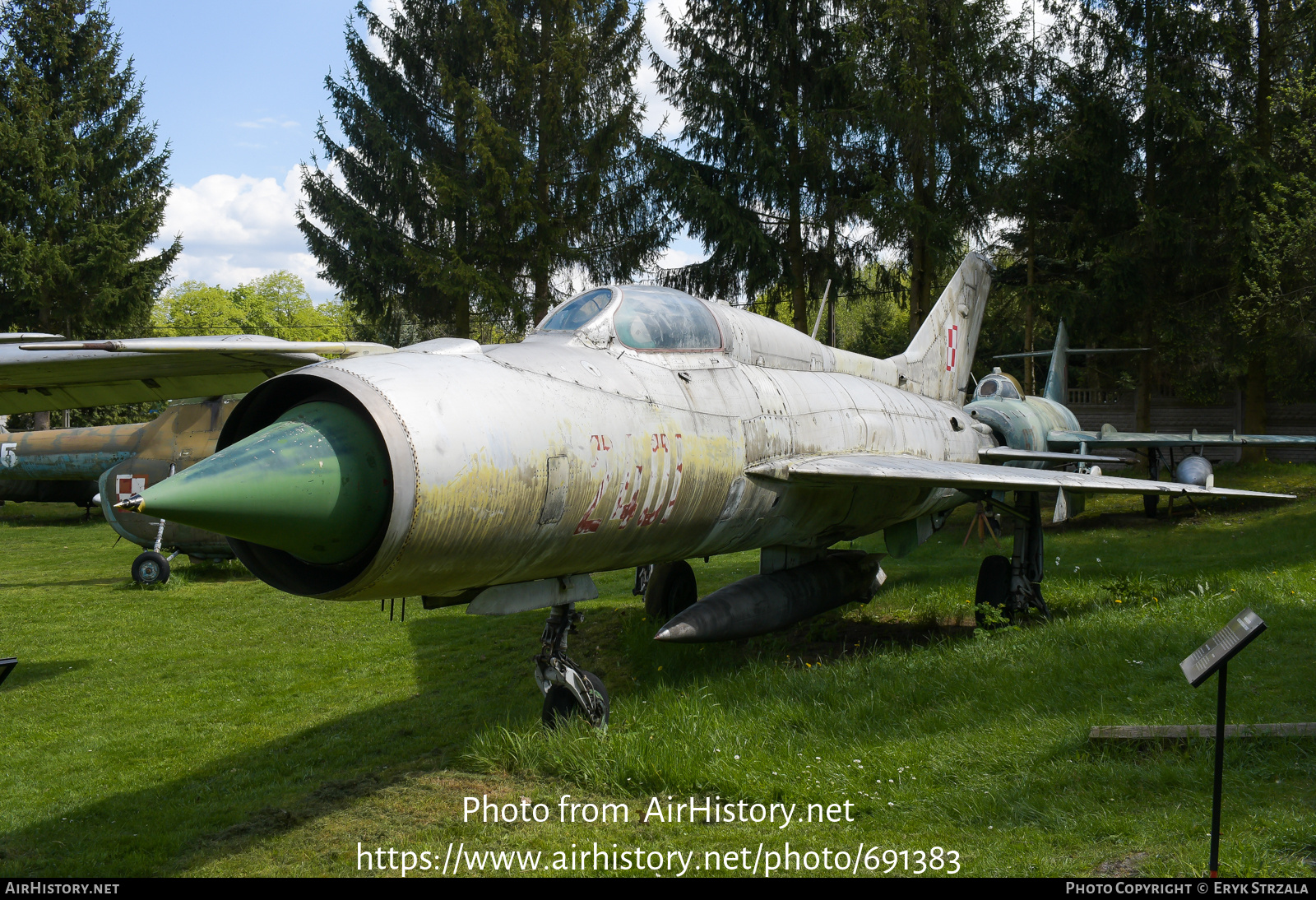 Aircraft Photo of 2401 | Mikoyan-Gurevich MiG-21PF | Poland - Air Force | AirHistory.net #691383