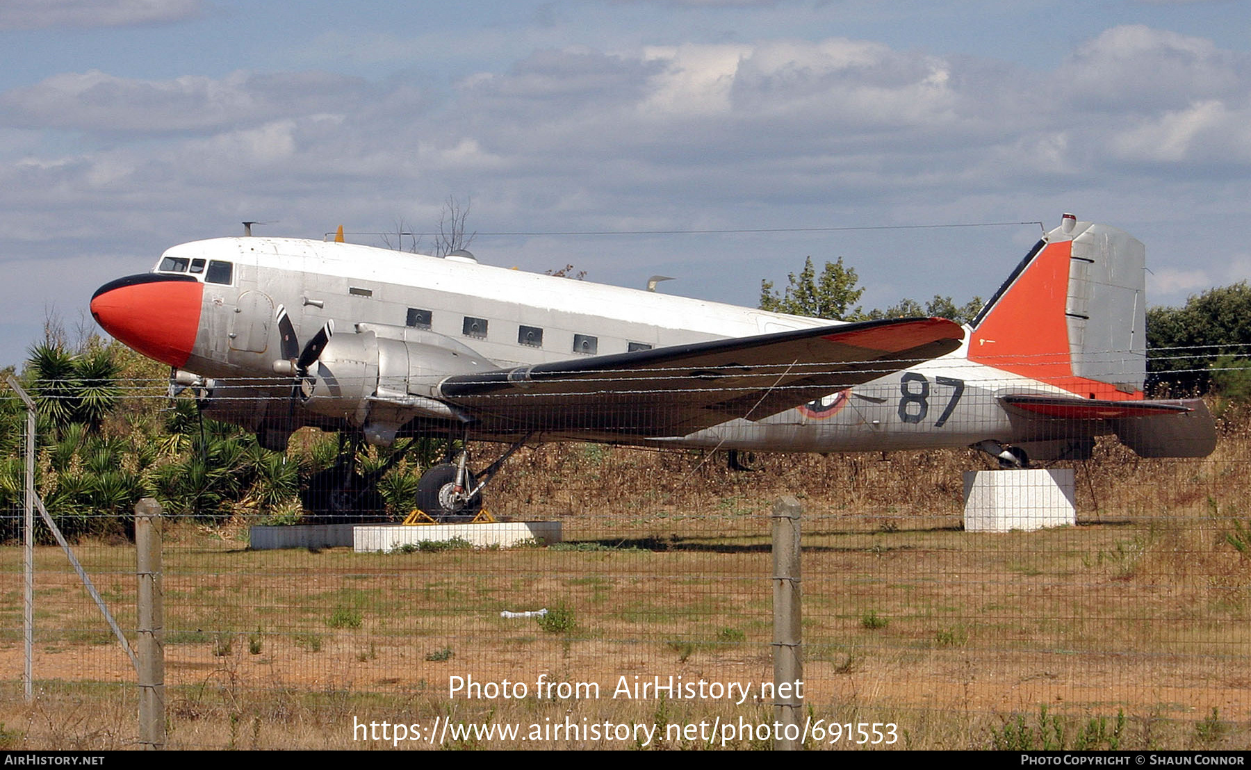 Aircraft Photo of 87 | Douglas C-47 Skytrain | France - Navy ...