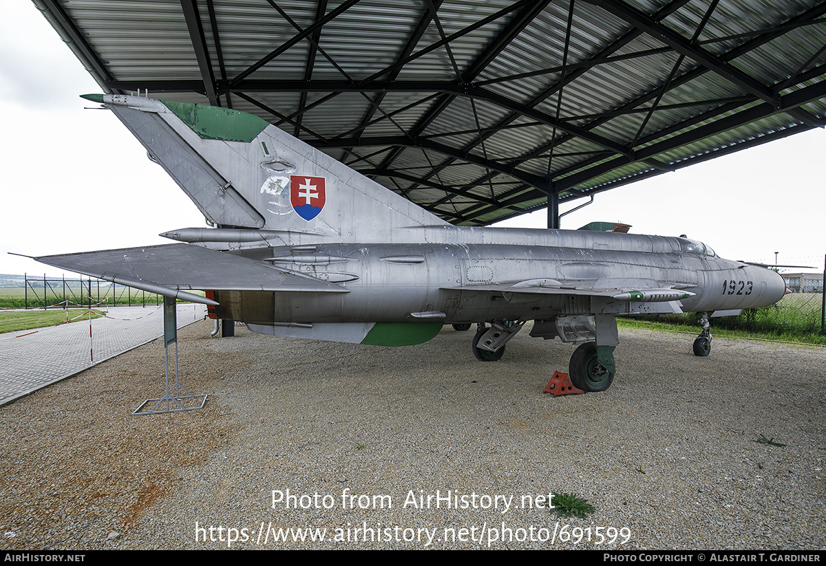 Aircraft Photo of 1923 | Mikoyan-Gurevich MiG-21R | Slovakia - Air Force | AirHistory.net #691599