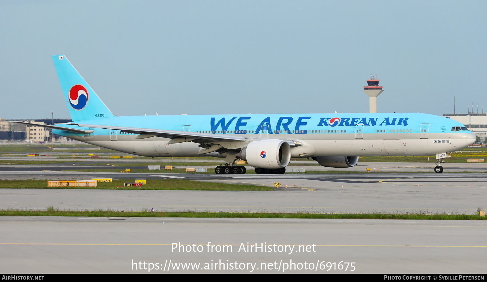 Aircraft Photo of HL7203 | Boeing 777-3B5/ER | Korean Air | AirHistory.net #691675