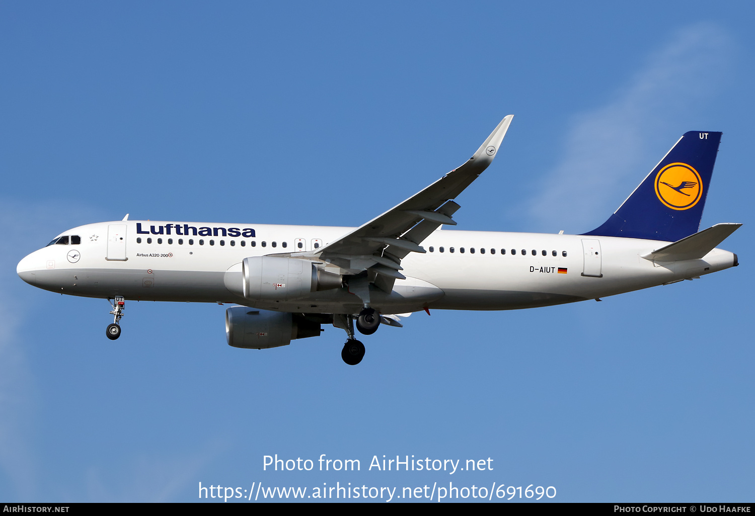 Aircraft Photo of D-AIUT | Airbus A320-214 | Lufthansa | AirHistory.net #691690