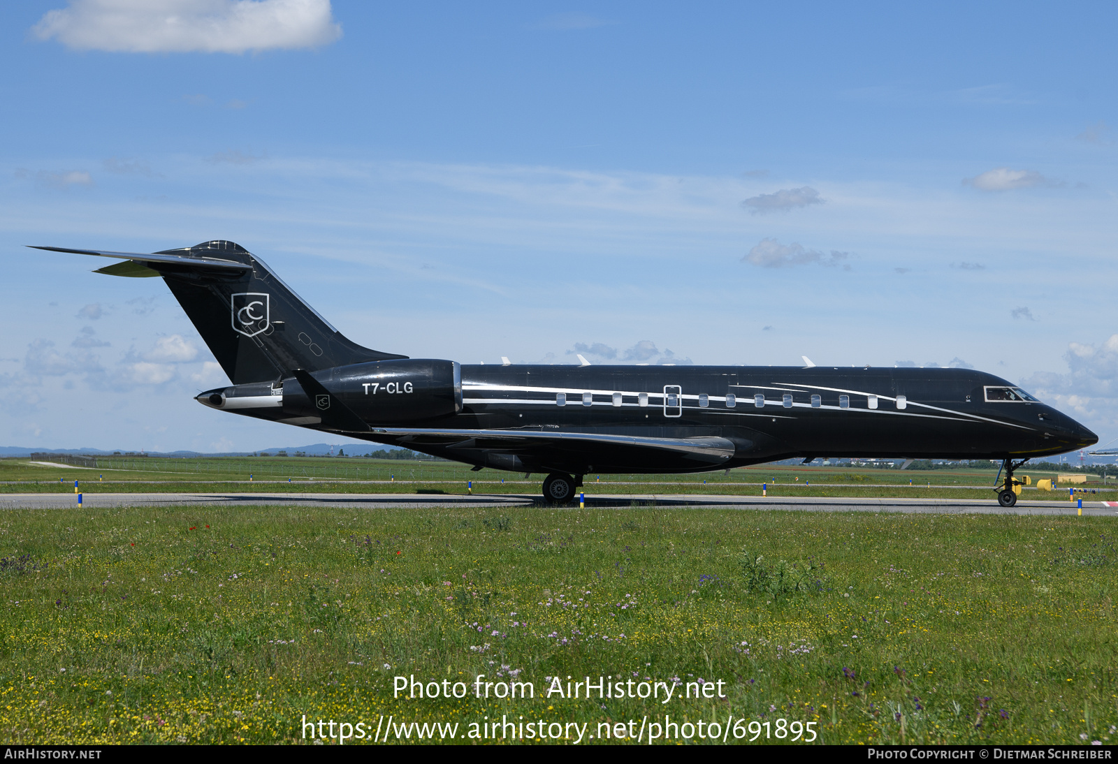 Aircraft Photo of T7-CLG | Bombardier Global Express (BD-700-1A10) | AirHistory.net #691895