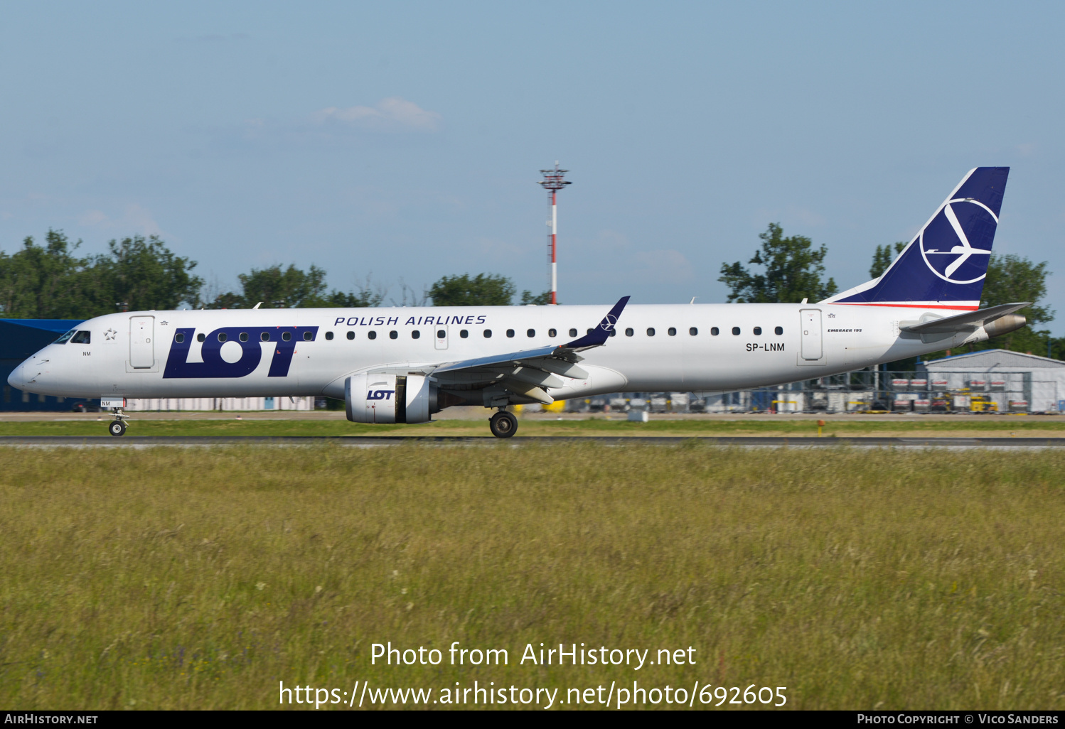 Aircraft Photo of SP-LNM | Embraer 195AR (ERJ-190-200IGW) | LOT Polish Airlines - Polskie Linie Lotnicze | AirHistory.net #692605