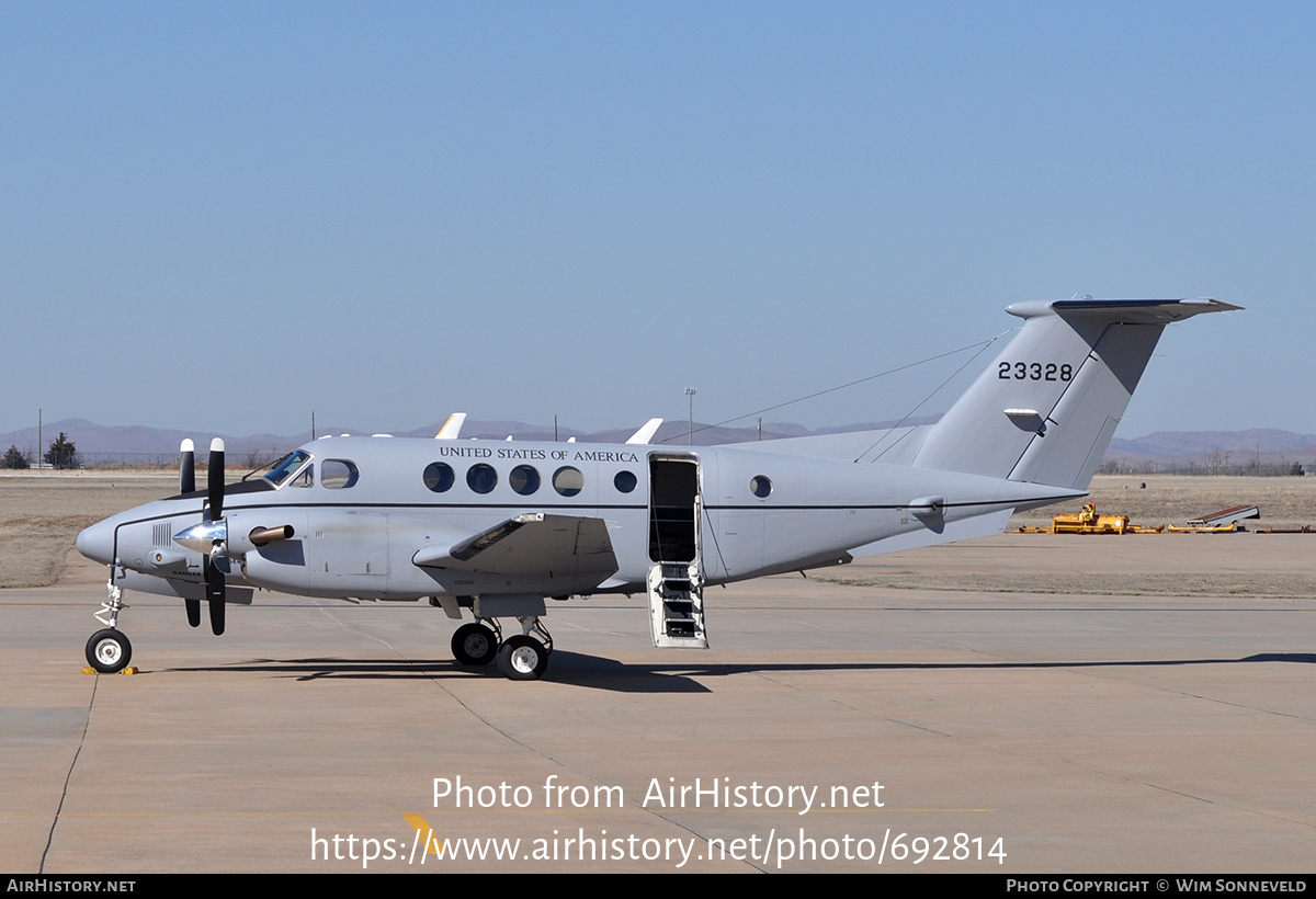 Aircraft Photo of 92-3328 / 23328 | Hawker Beechcraft C-12V-1 Huron (B200C) | USA - Army | AirHistory.net #692814