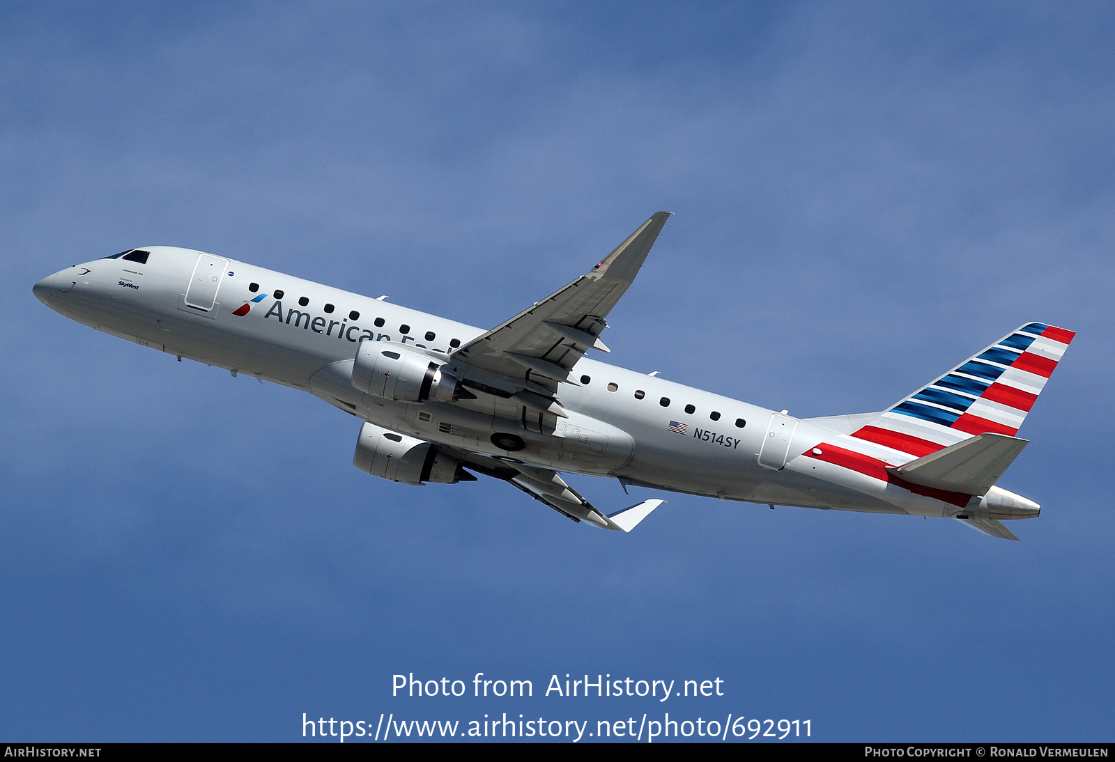 Aircraft Photo of N514SY | Embraer 175LR (ERJ-170-200LR) | American Eagle | AirHistory.net #692911