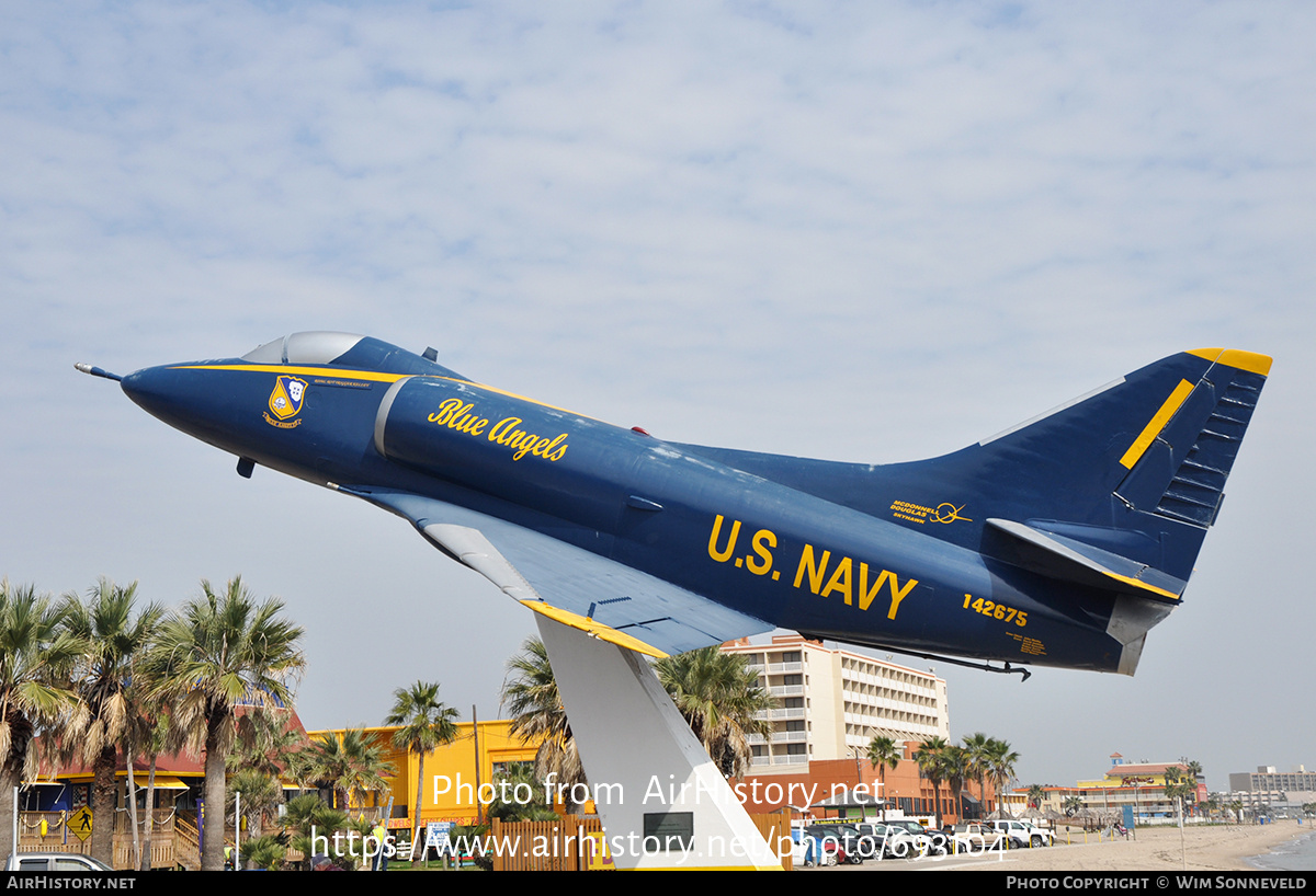 Aircraft Photo of 142675 | Douglas A-4B Skyhawk (A4D-2) | USA - Navy | AirHistory.net #693104