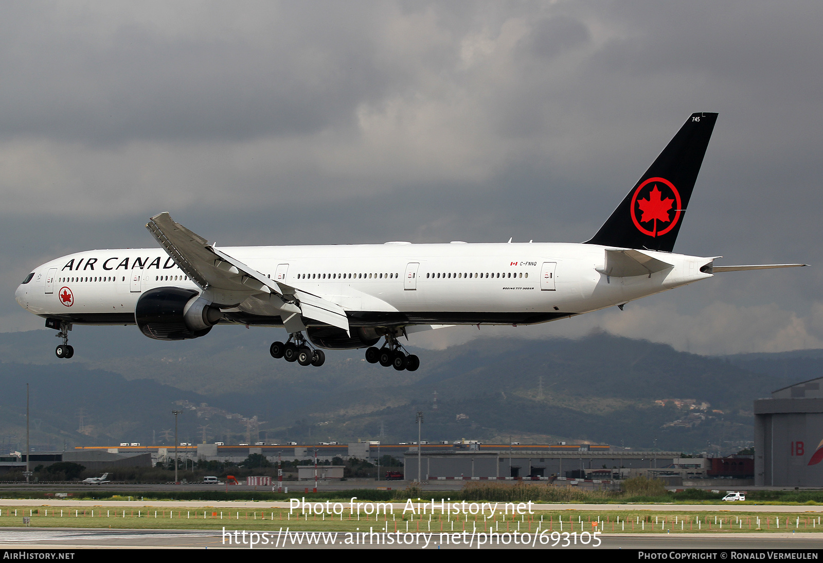 Aircraft Photo of C-FNNQ | Boeing 777-333/ER | Air Canada | AirHistory.net #693105