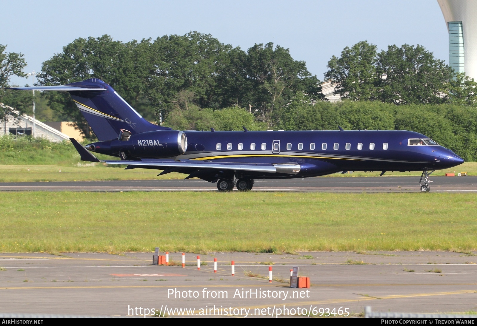 Aircraft Photo of N218AL | Bombardier Global Express XRS (BD-700-1A10) | AirHistory.net #693465