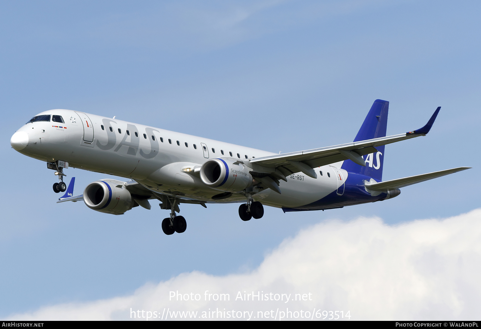 Aircraft Photo of SE-RST | Embraer 195LR (ERJ-190-200LR) | Scandinavian Airlines - SAS | AirHistory.net #693514