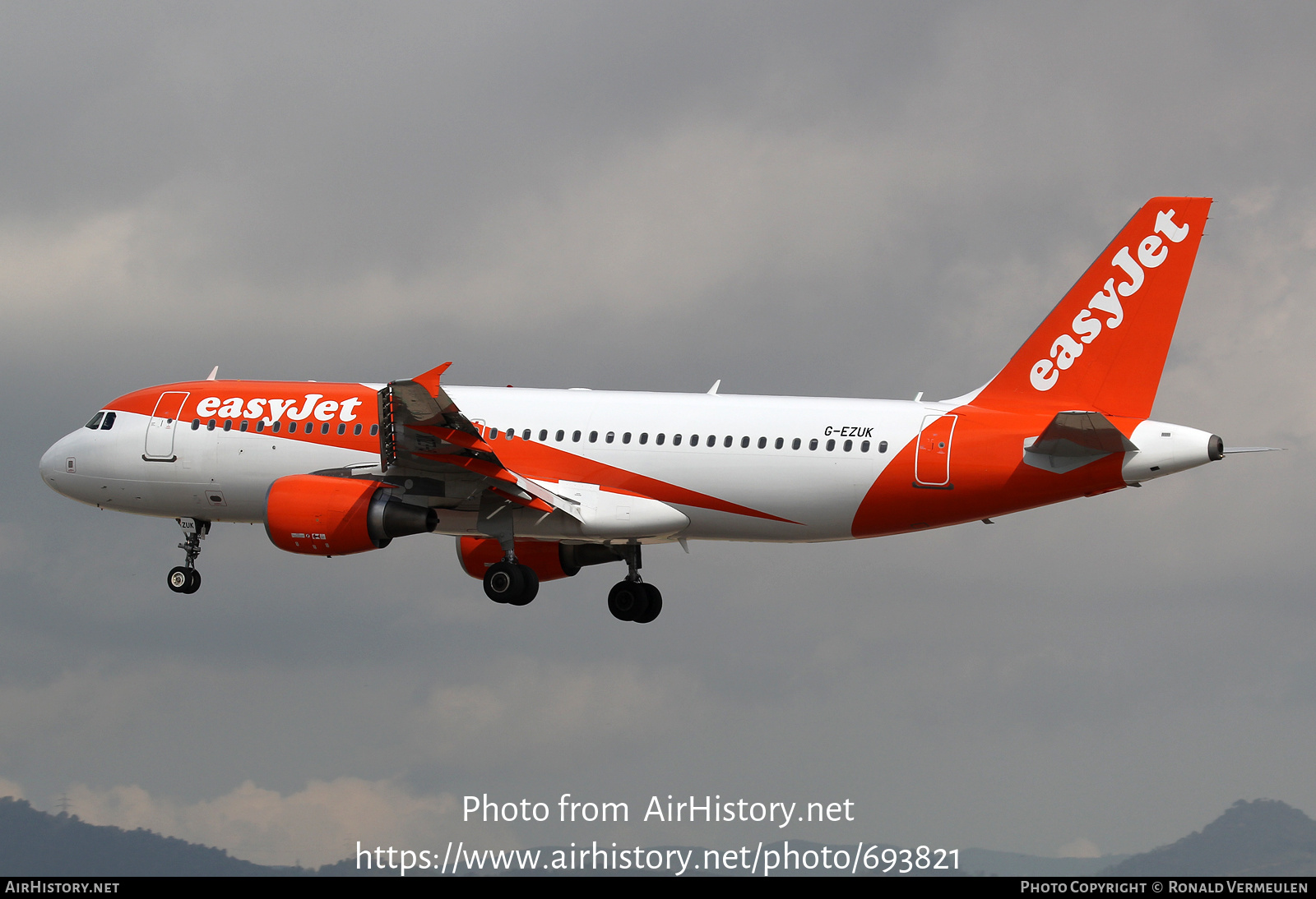 Aircraft Photo of G-EZUK | Airbus A320-214 | EasyJet | AirHistory.net #693821