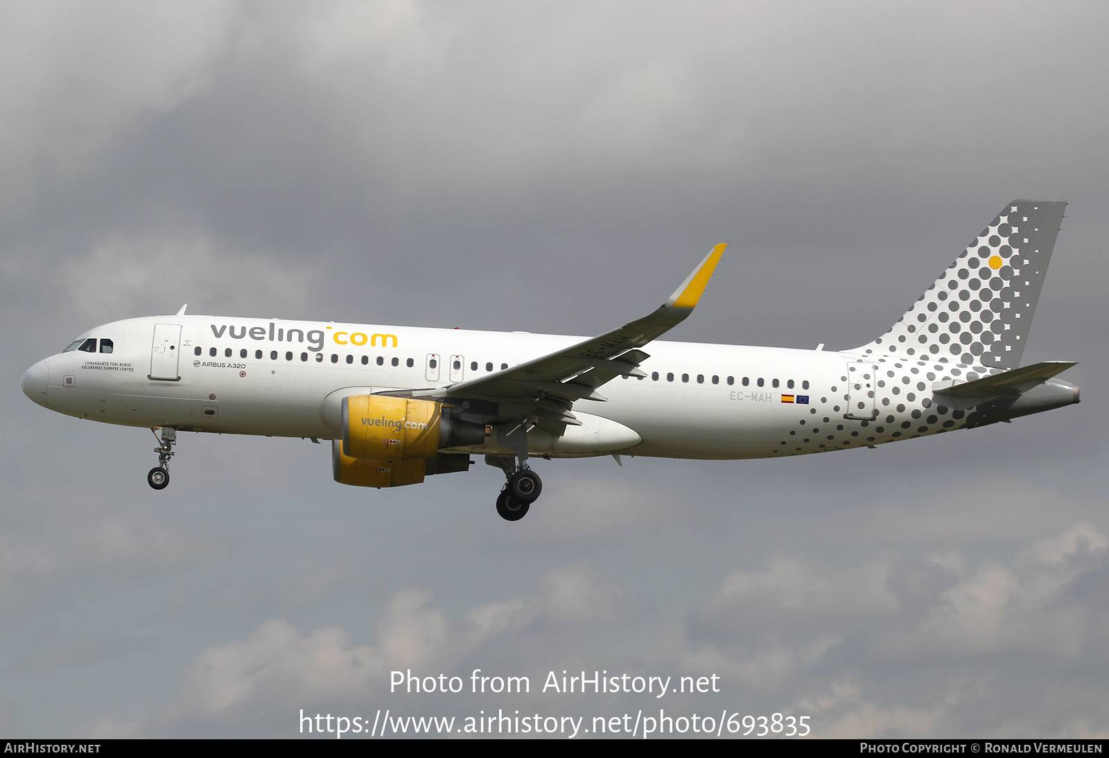 Aircraft Photo of EC-MAH | Airbus A320-214 | Vueling Airlines | AirHistory.net #693835