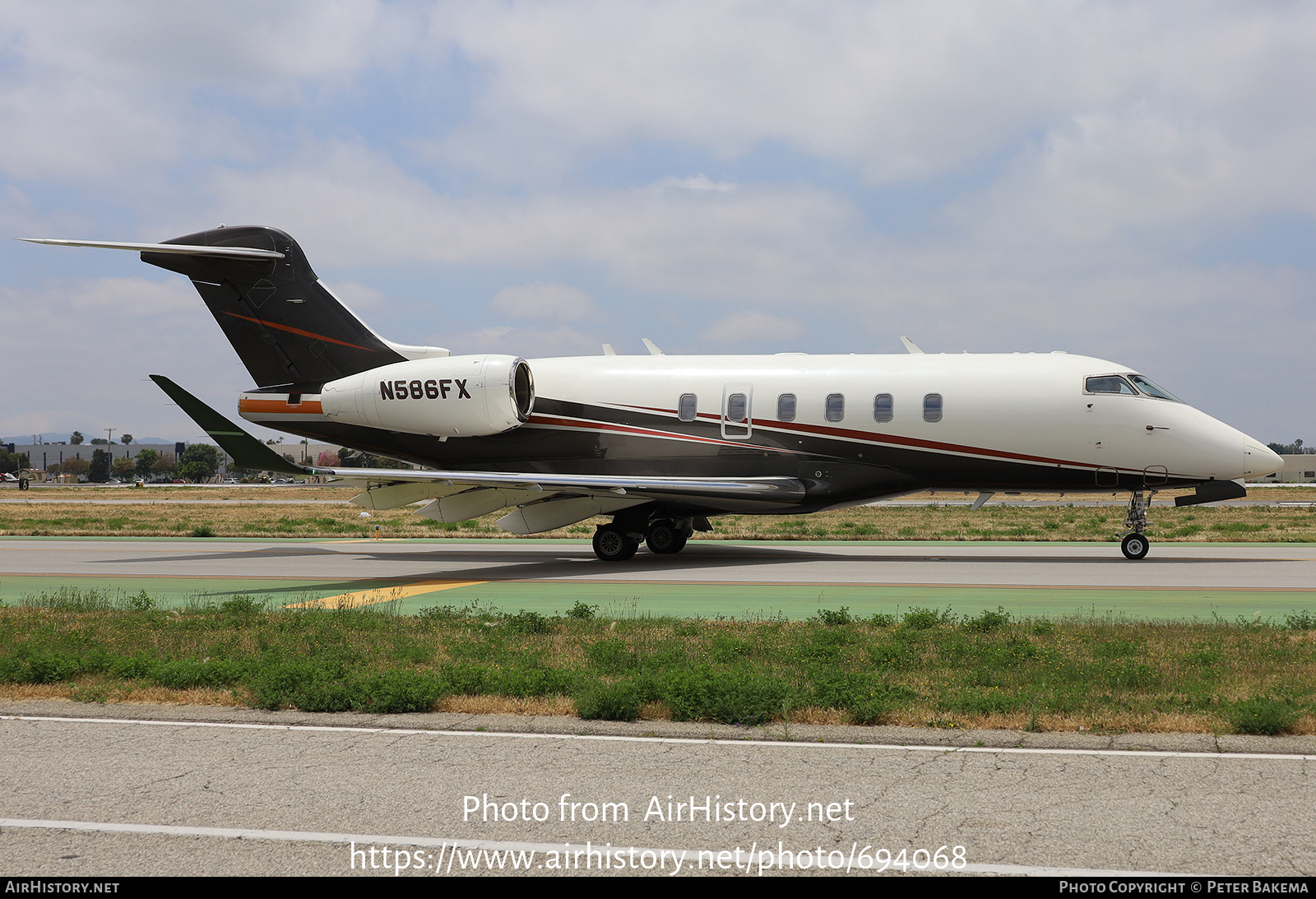 Aircraft Photo of N586FX | Bombardier Challenger 350 (BD-100-1A10) | AirHistory.net #694068