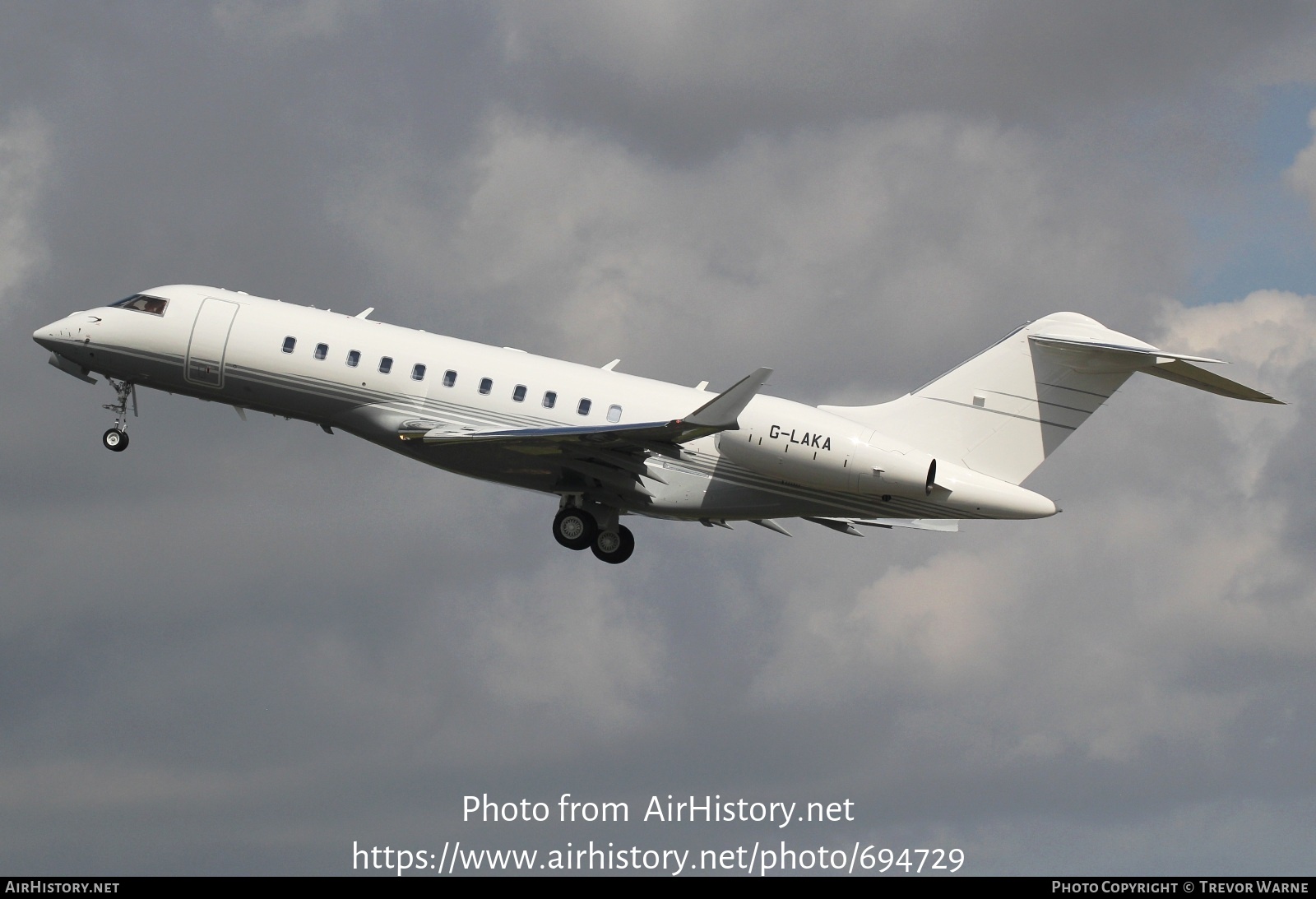 Aircraft Photo of G-LAKA | Bombardier Global 5500 (BD-700-1A11) | AirHistory.net #694729