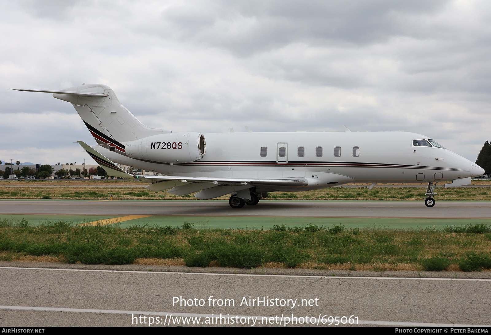 Aircraft Photo of N728QS | Bombardier Challenger 350 (BD-100-1A10) | AirHistory.net #695061