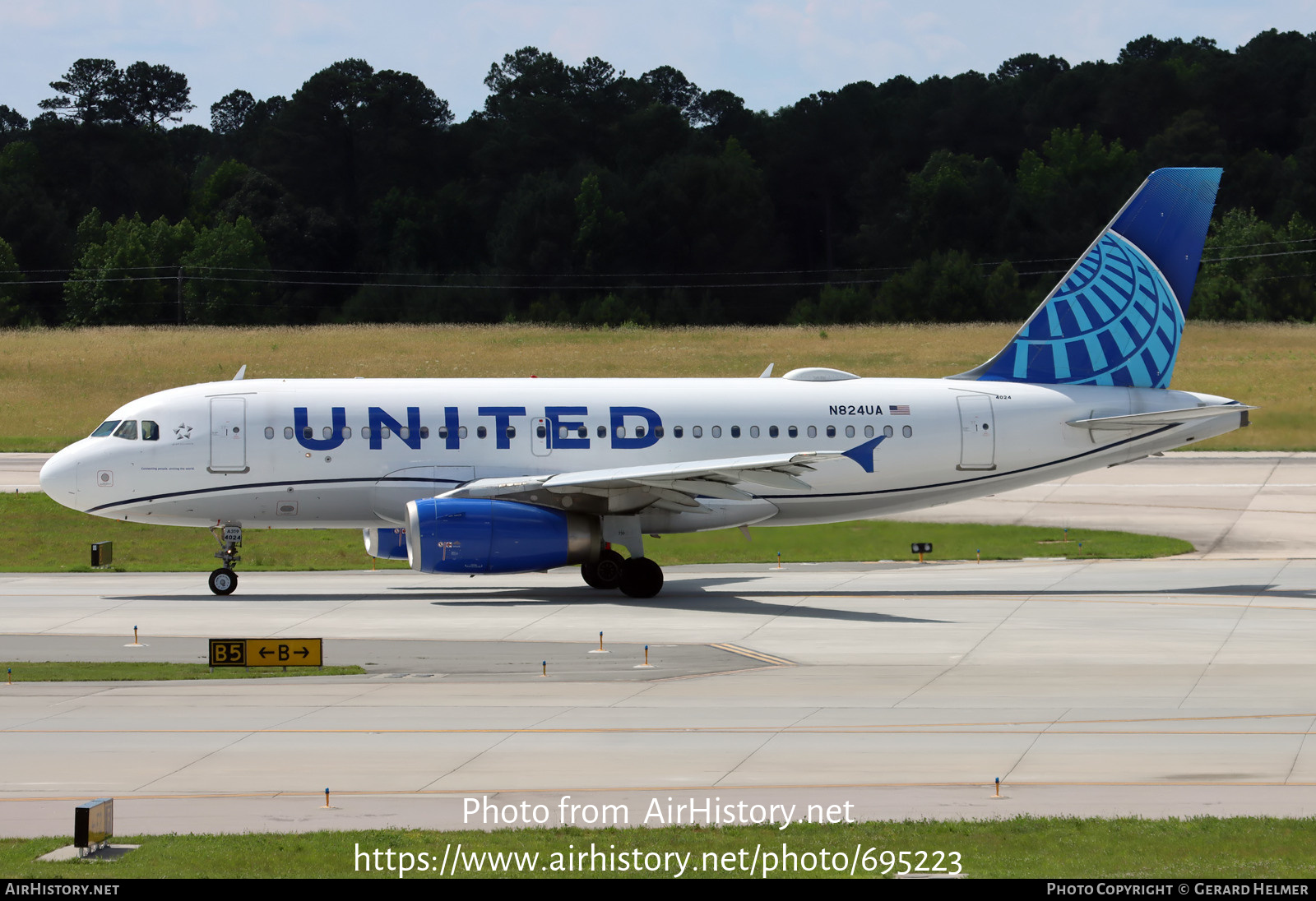 Aircraft Photo of N824UA | Airbus A319-131 | United Airlines | AirHistory.net #695223